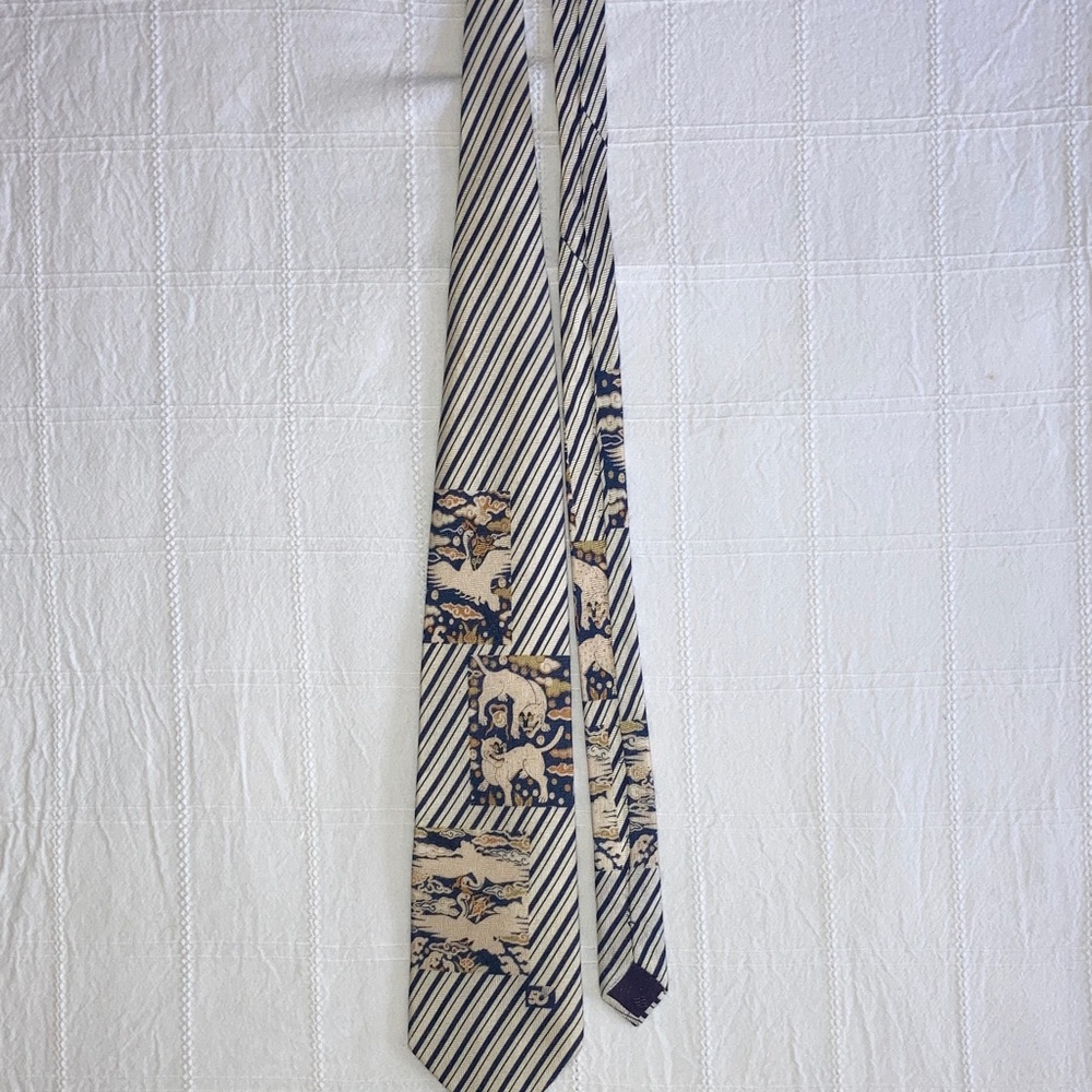 Elegant Striped Tie with Animal Motif VINTAGE